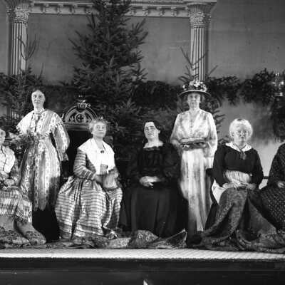 The Old Peabody Pew cast with Kate Douglas Wiggin