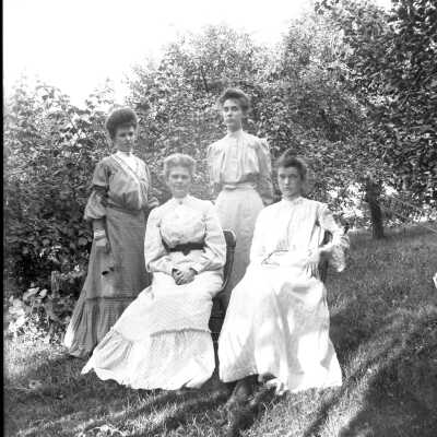 Hobbs and Young women