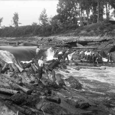 Log drive on the Saco River