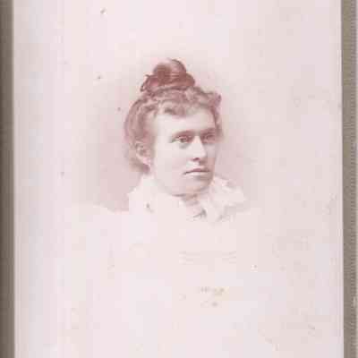 Margaret Rennick, c. 1897 (1988.7.3).