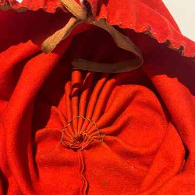 Interior pleating of the hood