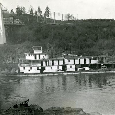 Steamboat "Elmore" - 1899 - Wrecked on the Willamette River