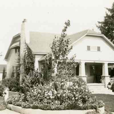Beatie Family - Home of "Tex" and Effie Guynes Home in West Linn