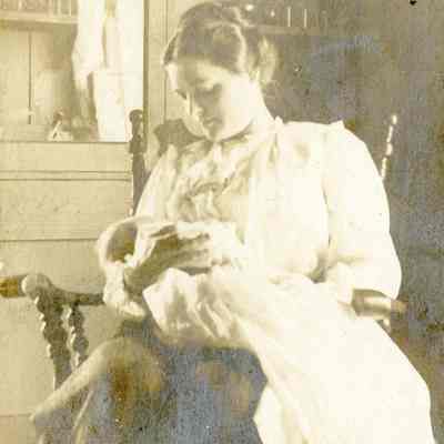 Beatie Family - Mother and Baby