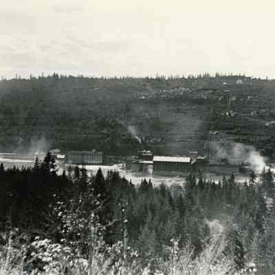 West Linn 1899 - Sunset Hill and Mills from Falls View in Oregon City