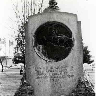 Vancouver - Pioneer Park (Esther Short Park) Marker "Pioneer Mother" Back Side