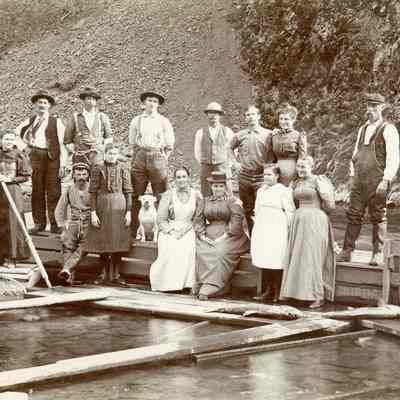 Little White Salmon Hatchery Crew