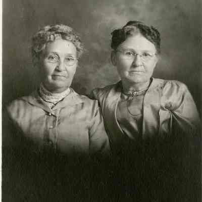 Palmateer, Anna (Davis) and Talbert, Emma (Davis)