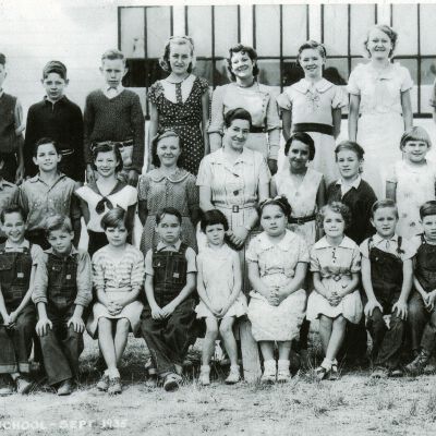 Holcomb School Students - 1935 - Oregon City, Oregon