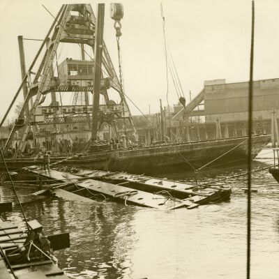 Barge Cairo - Salvaging Czar Nicholas Yacht - Portland Oregon - Willamette River