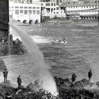 Fishing On the Willamette River Near Oregon City