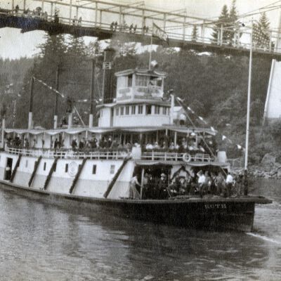 Steamboat "Ruth" - 1896 - Oregon City Bridge