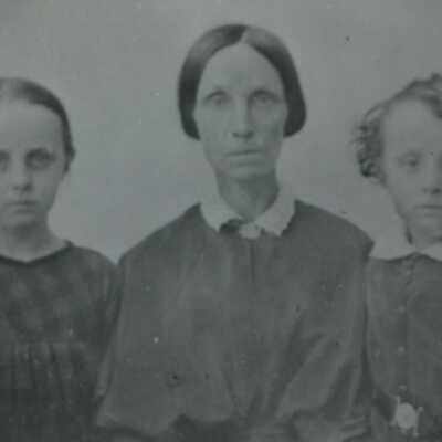Adaline (Brown) Crawford and daughter, Mary Elizabeth (Stevens) and son, John Morrison - 1858 - Copy from Daguerreotype