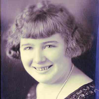 Alldridge Family - Young Woman with Pearl Necklance