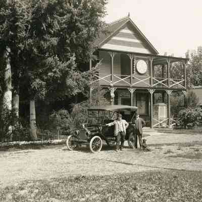 Clackamas River Road 1920-25 - Erickson Tavern
