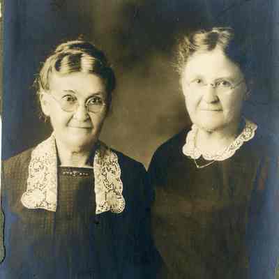 Palmateer, Anna (Davis) and Talbert, Emma (Davis)