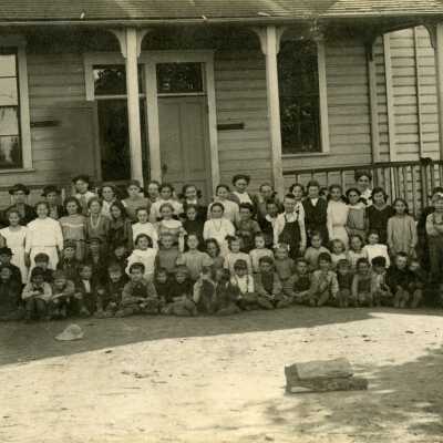Stafford Grade School Students 1909