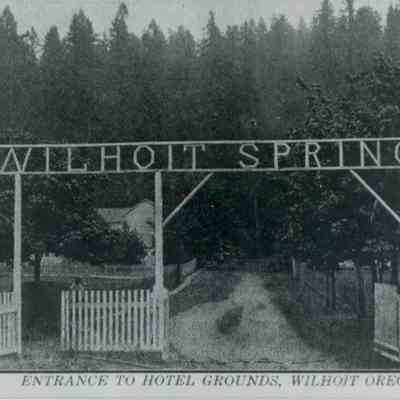 Entrance to Hotel Grounds, Wilhoit Springs, 1908