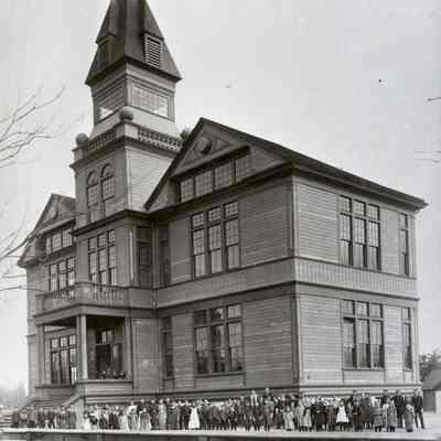 Milwaukie School and Students 1906 - 3rd Building