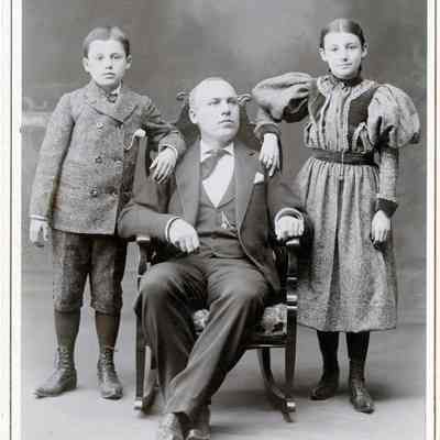 Hurlburt, L. Wes and children