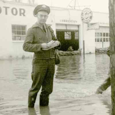 1964 Flood - Oregon City Postal Carrier