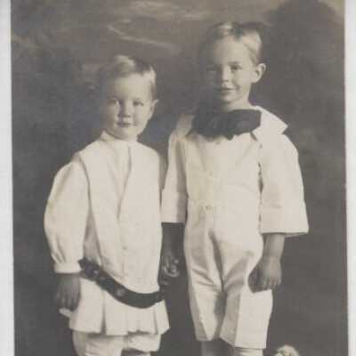 Kenneth and Carrol Wilson Wager - December 25 - 1915 - Photograph