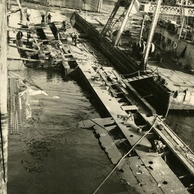 Barge Cairo - Salvaging Czar Nicholas Yacht - Portland Oregon - Willamette River