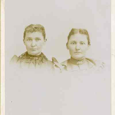 Palmateer, Anna (Davis) and Talbert, Emma (Davis)