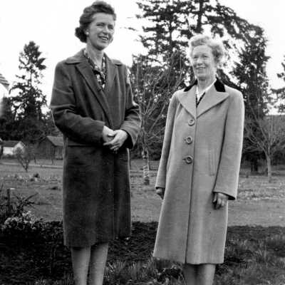 Inez Hasselbrink Wheaton and Cora Hasselbrink Cuthill.