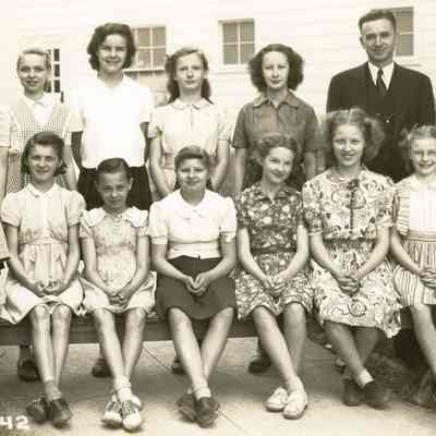 Barclay School Students 1942 - 6th Grade - Oregon City