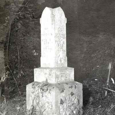 Canemah Cemetery Graves