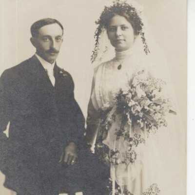 Daffy Wedding Photo