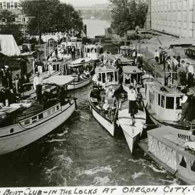 Willamette Falls Locks with Motor Boat Club