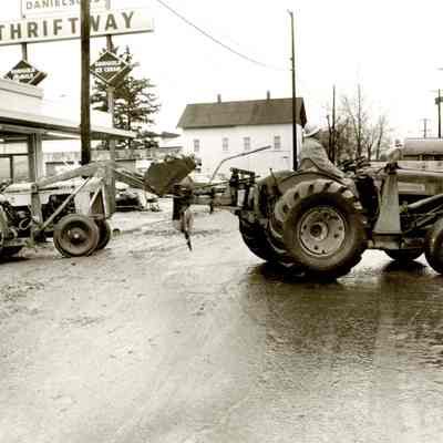 1964 Flood - Danielson's Thriftway Grocery, 15th and Washington Streets