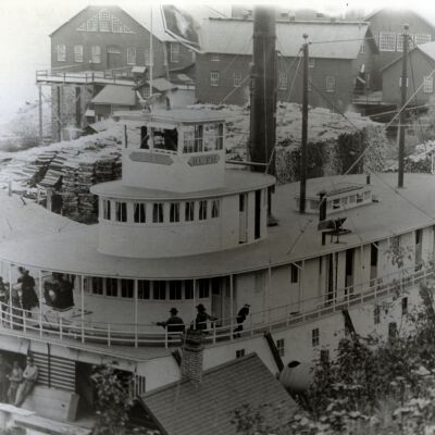 Steamboat "Ruth" 1897 - Willamette Falls Locks