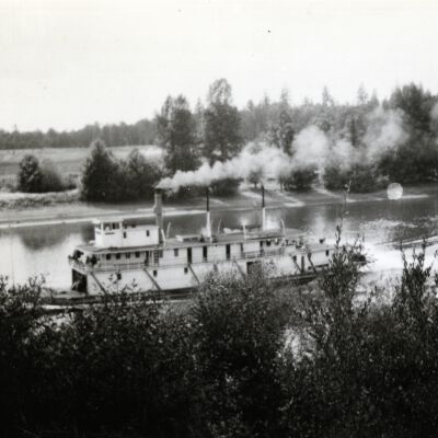 Steamboat "Grahamona" - 1915 - Willamette River, Oregon near Ray's Landing