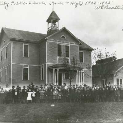 West Oregon City School Students c.1903 - Later Named West Linn Sunset School