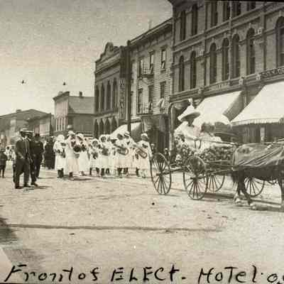 Oregon City Parade 1911 - Between 4th and 5th on Main Street