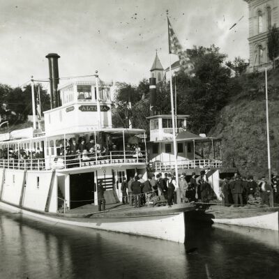 Steamboats - "Altona" and "Latona" - 1900 - 8th Street Dock in Oregon City