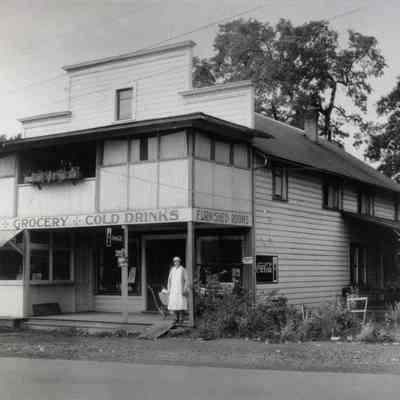 Gladstone 1926 - Turel Store on Oatfield Road