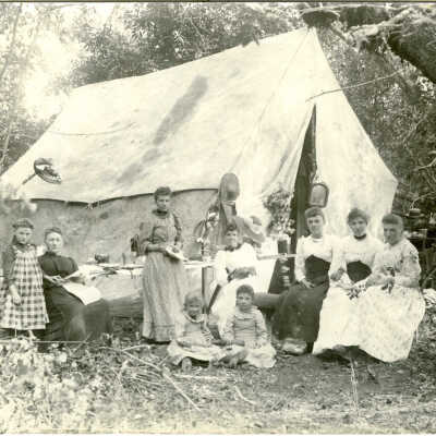 Hop Picker Camp - Near Salem - Cheney Girls