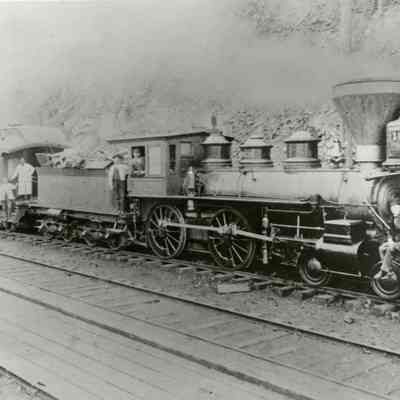Southern Pacific Passenger Train 1898 - near Oregon City Station