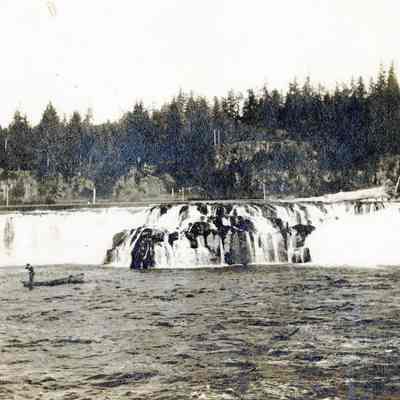 Willamette Falls and Fisherman 1907