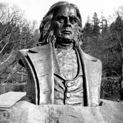 Oregon City - McLoughlin Statue on McLoughlin Blvd. at Willamette Falls Viewpoint