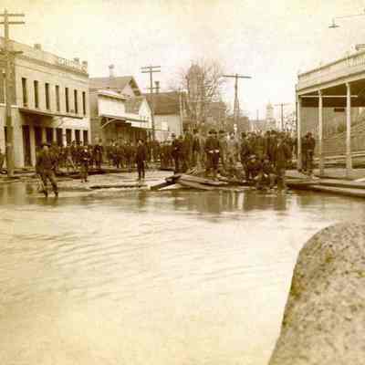 1890 Flood - Oregon City at 6th and Main Street Looking North