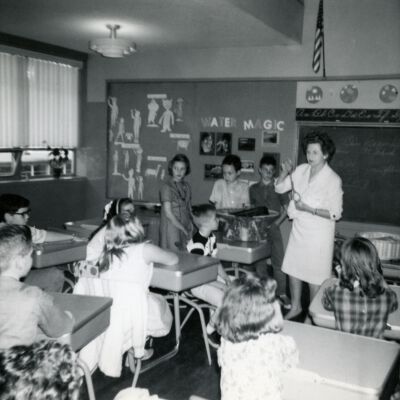 Bolton School - West Linn, Oregon - Classroom of Evelyn Leisman - No Date