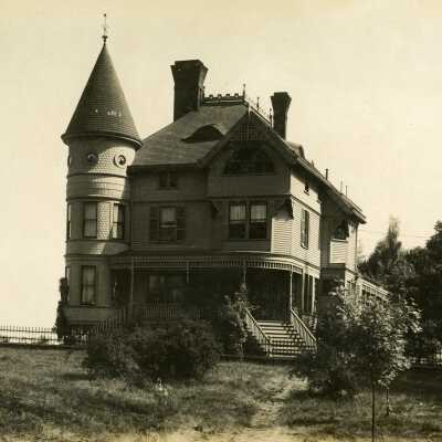 Eastham House in Oregon City, 8th and Center Streets.