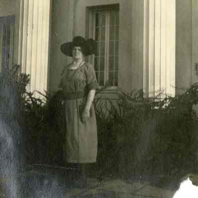 Mackeon, S. E.