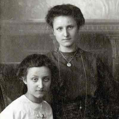 Johanna Hopp Quade and Louise Hopp Stall - No Date
