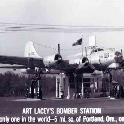 Bomber Service Station - Milwaukie, Oregon